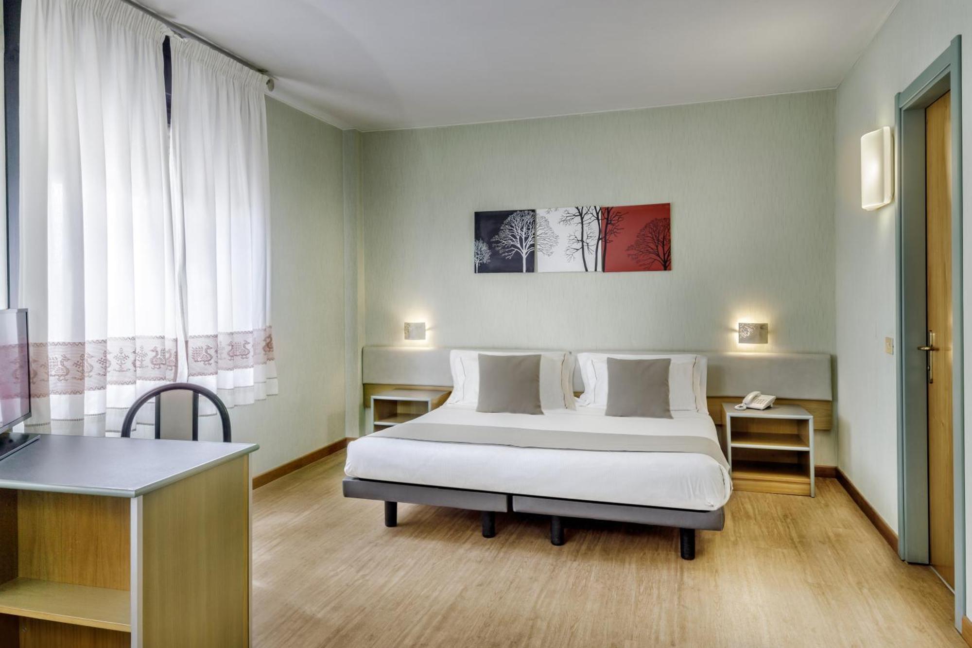 Western Italia Hotel 3*