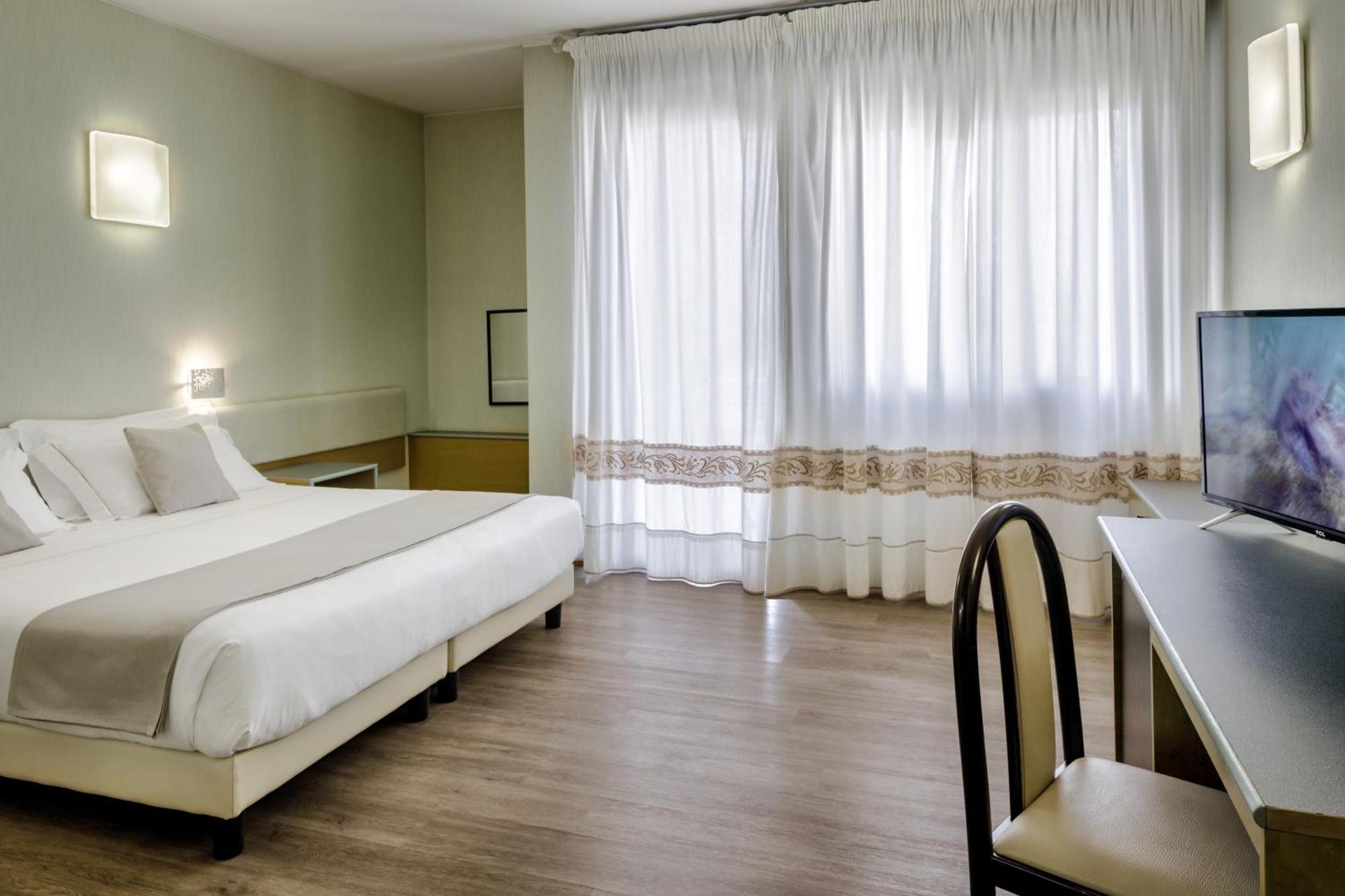 Hotel Western Italia 3*