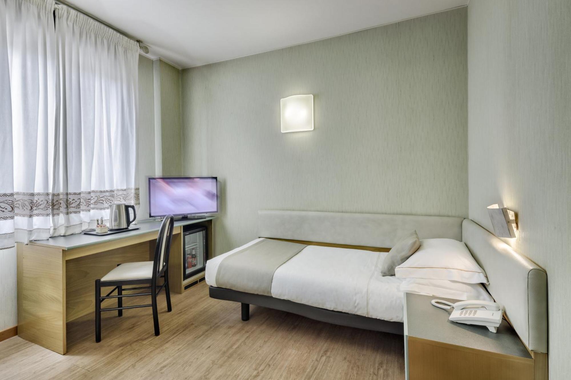Hotel Western Italia 3*