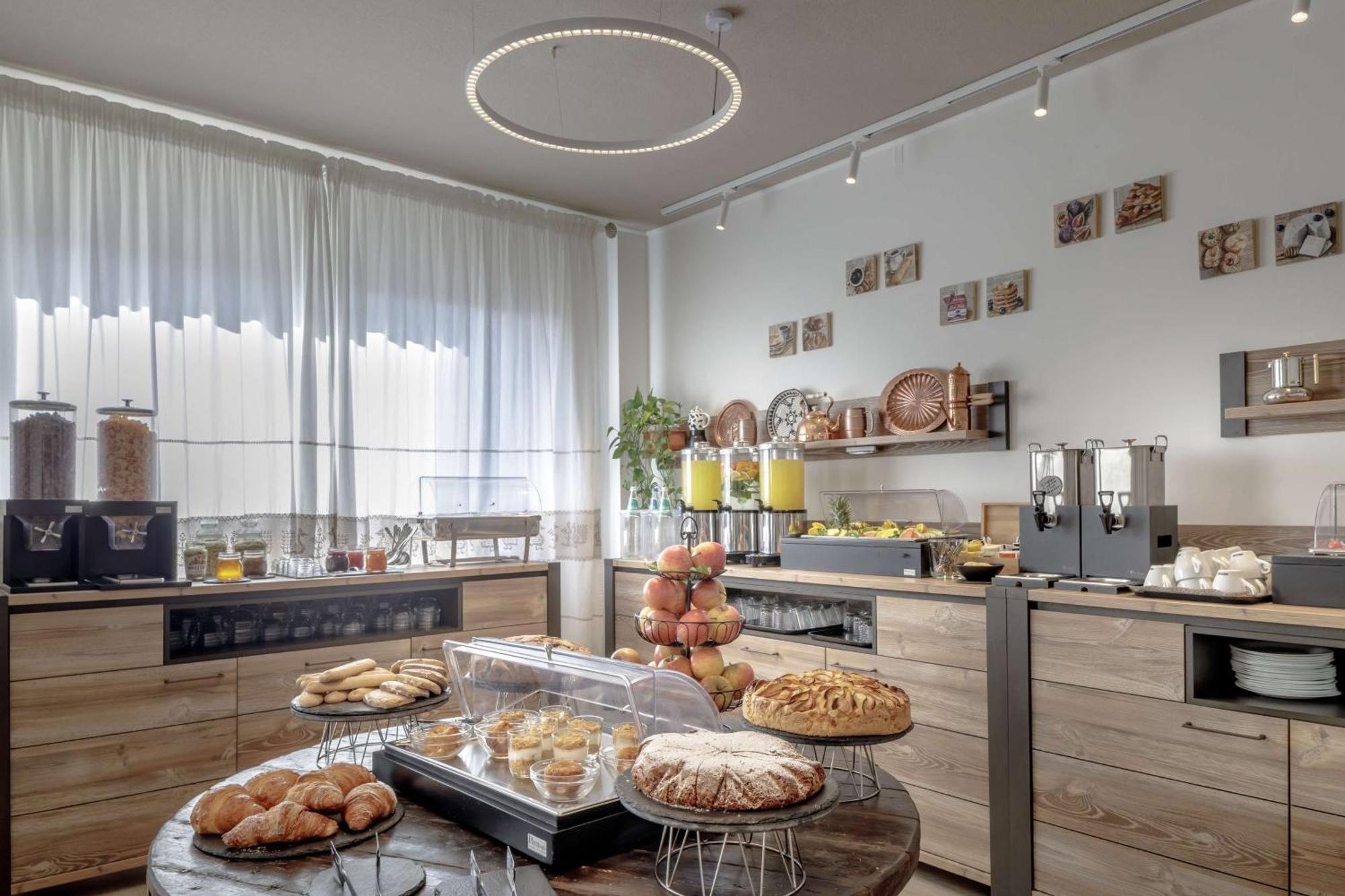 Hotel Western Italia 3*