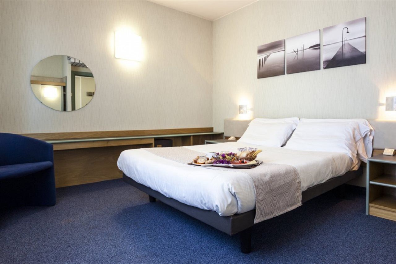 Western Italia Hotel 3*