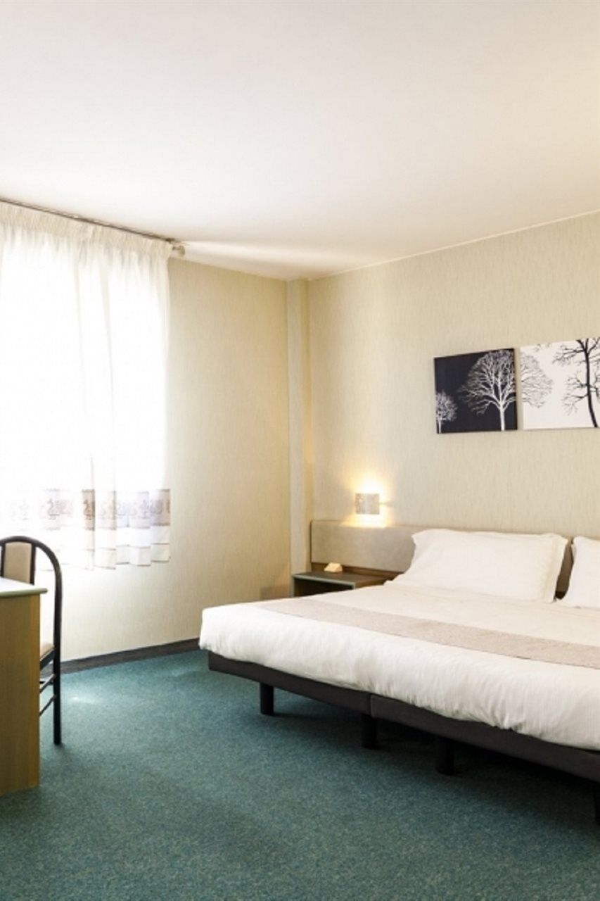 Western Italia Hotel 3*